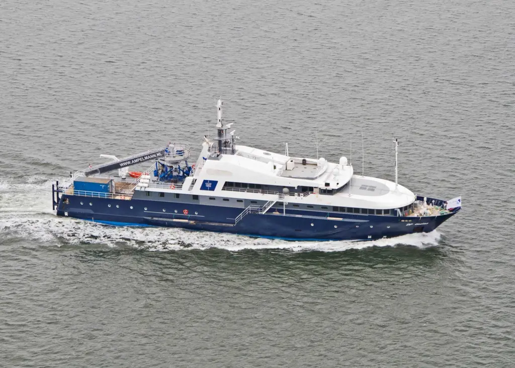 During the conversion works the vessel was lengthened by 9m and sponsons were added to improve the sea keeping