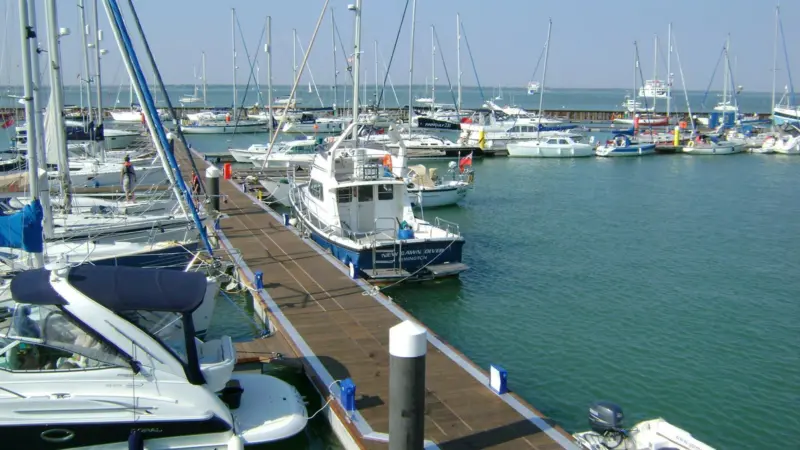 Yarmouth's new pontoons feature Kebony sustainable decking (Kebony)