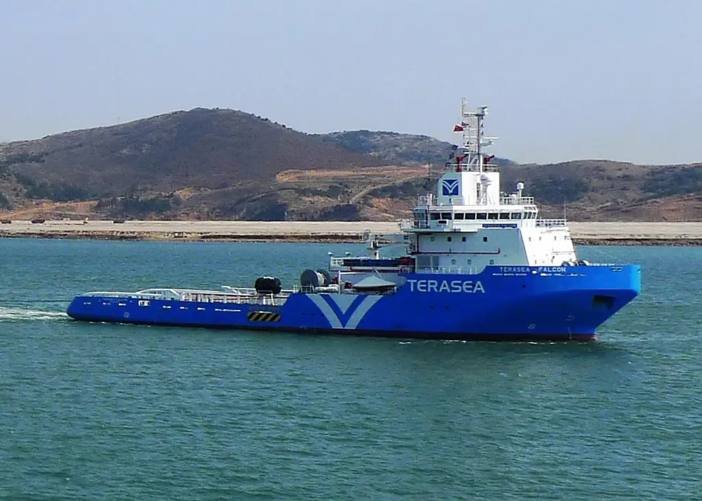 Terasea Falcon is the first of a new breed of long distance oceangoing tugs