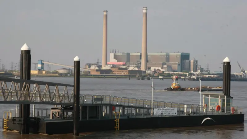 A pontoon and brow for Gravesend Town Pier made it safer and more convenient
