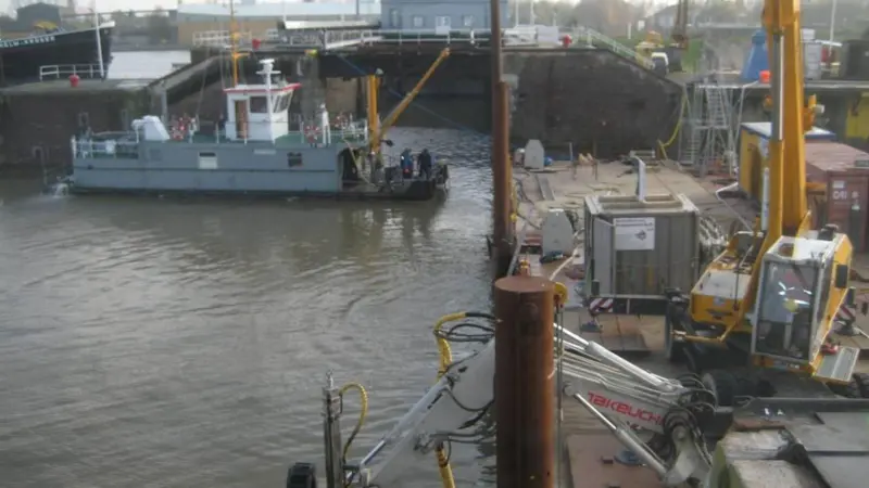 Lock work underway in Brunsbuettel