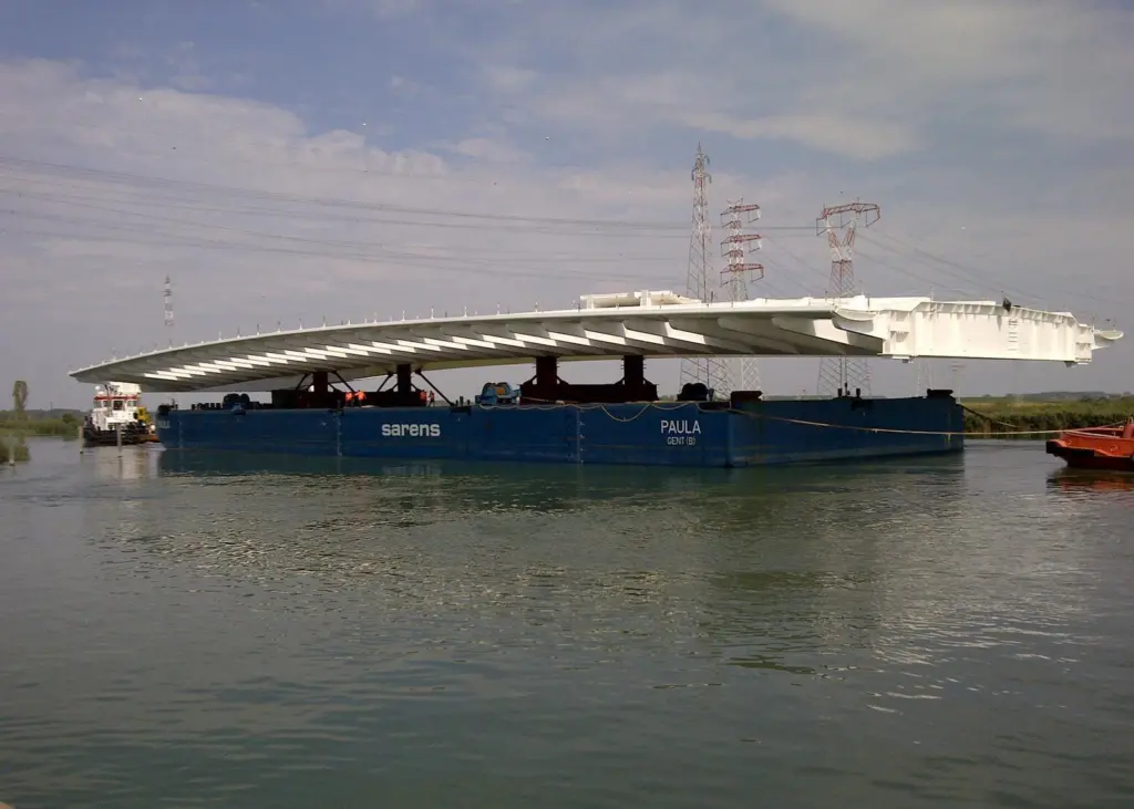 Sarens barge Paula being towed by Sea Bravo