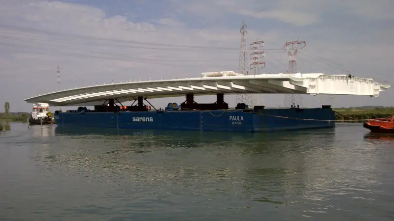 Sarens barge Paula being towed by Sea Bravo