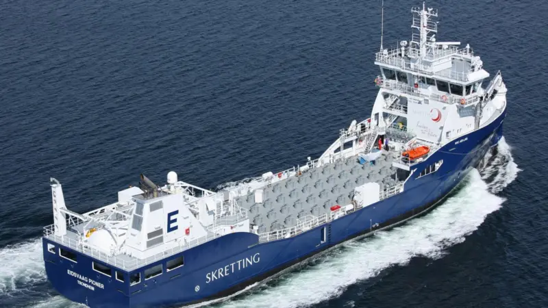 The vessel will operate a demanding schedule with a weekly round voyage along the Norwegian coast delivering feed pellets to fish farms