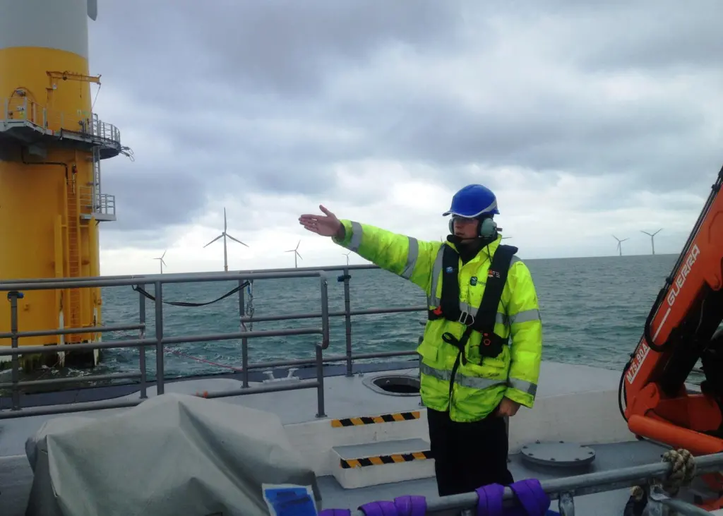 The David Clark Marine Wireless Headset Communications System enables users to enjoy clear, crisp, hands-free reception within a range of 100m