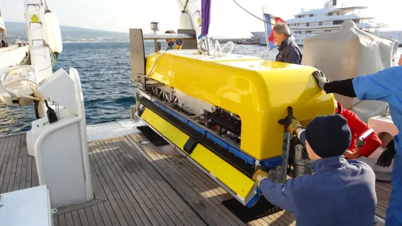 iXBlue’s SAM-DT 6000 synthetic aperture mapping sonar currently being installed aboard a new survey
