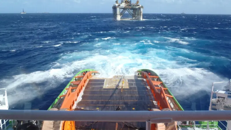 Fairmount Glacier towed the rig Falcon 100 some 3,400 miles across the Atlantic