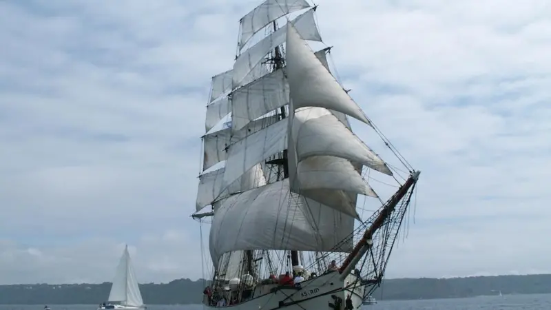 Astrid was approaching Kinsale harbour when its engine failed to start
