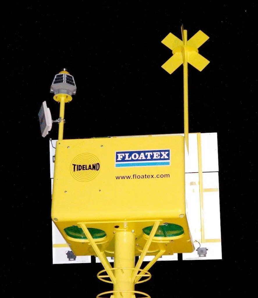 The Tideland SolaNOVA-65 lantern, which warns off craft in the region of dolphins' habitat, is a self-powered unit incorporating solar panels and an integral battery
