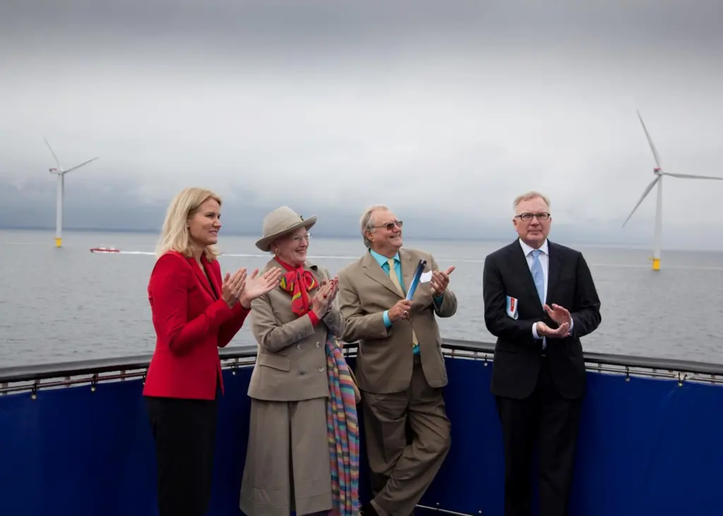 The windfarm was opened by Her Majesty the Queen of Denmark, His Royal Highness the Prince Consort and Fritz H. Schur, chairman of the board of DONG Energy. Photo: Poul Gerner