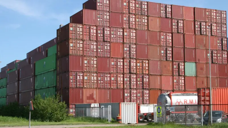 The distribution of empty containers is an important part of the logistics chain. Photo: Peter Barker