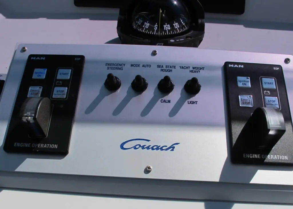 On the dash board are switches that not only allow switching from auto to manual control but which also allow the operator to compensate for rough and smooth seas and for when the boat may be in heavy or light condition