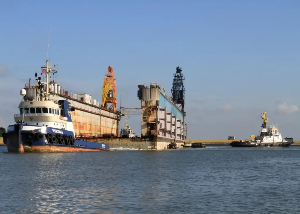 Towage was done by the tug Viking, owned and operated by Koerts International Towing Service/Seacontractors of Delfzijl