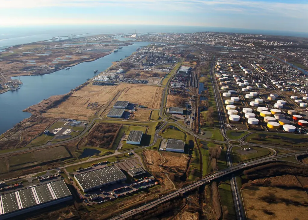 Over half of the cargo handled in Le Havre in 2012 was liquid bulk (Port of le Havre)