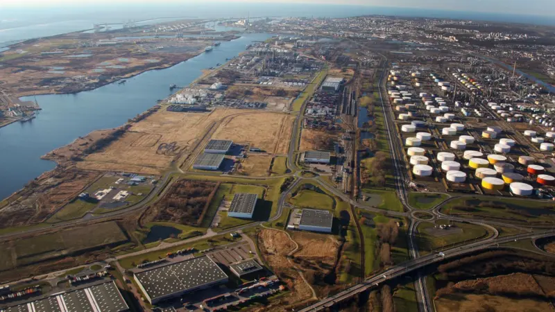 Over half of the cargo handled in Le Havre in 2012 was liquid bulk (Port of le Havre)
