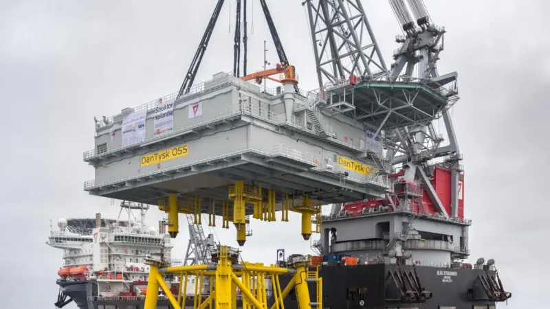 Installation of the Dan Tysk substation installation (Paul Langrock - Dan Tysk)