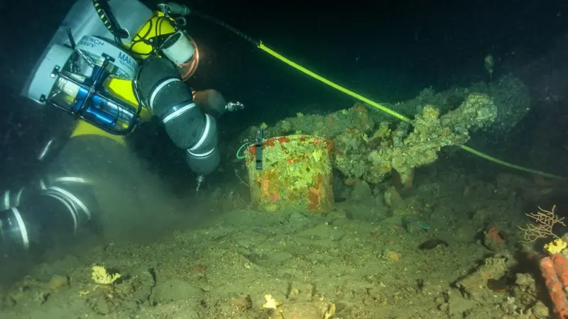 La Lune's exploration is also a test site for new techniques of working with advanced equipment under the sea