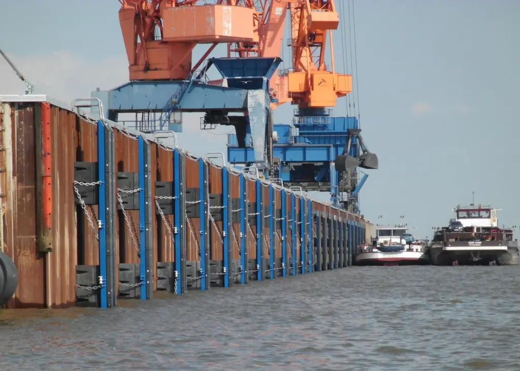 Brunsbuettel improves quayside