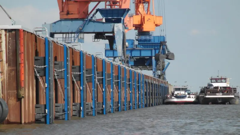 Brunsbuettel improves quayside