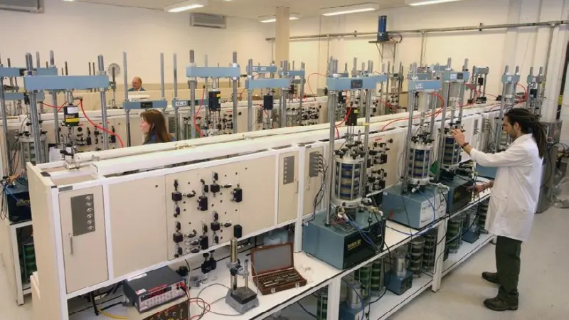 The new effective stress triaxial testing suite