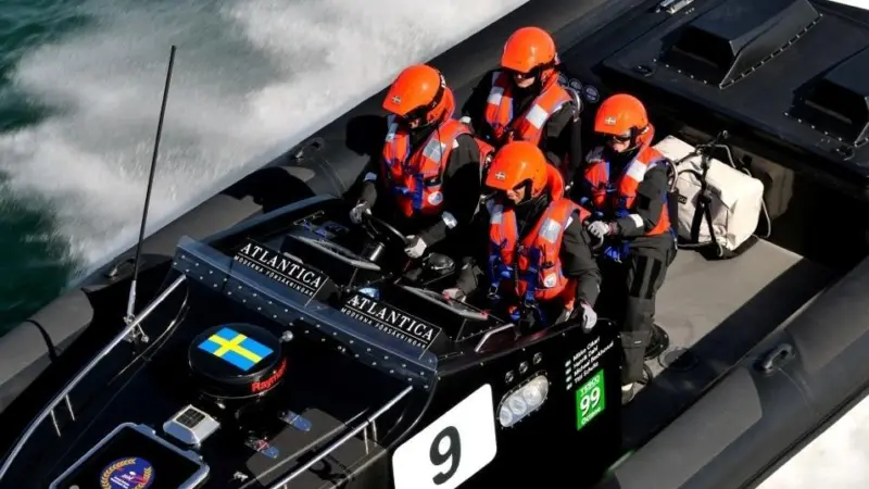 Dr Ullman will wire the hull of each vessel and two operators on each boat with accelerometers to monitor impact during the race