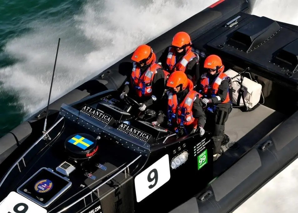 Dr Ullman will wire the hull of each vessel and two operators on each boat with accelerometers to monitor impact during the race