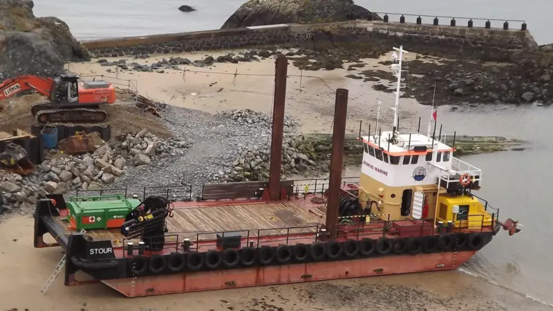 Stour dries out at Porthdinllaen