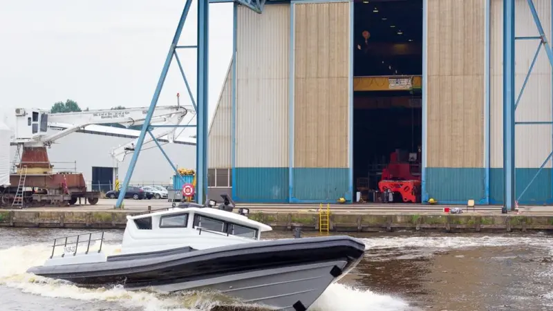 The new S-version telescopic access bridge is designed to work with SMST’s 13.5m fast offshore craft