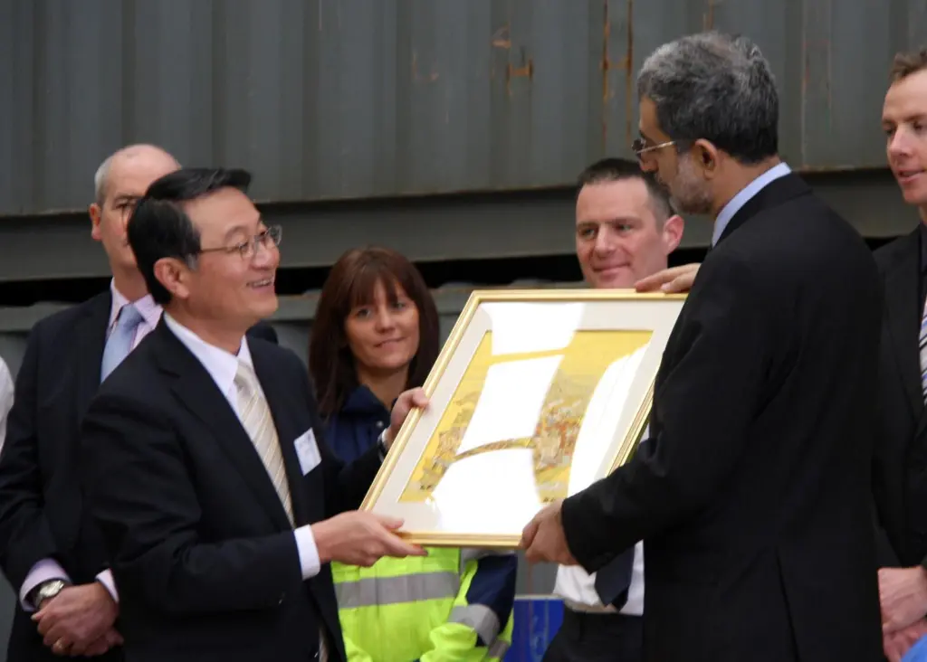 Mr Junichiro Ikeda (left), chairman of MOL Liner receives a momento to commemorate the first ship to berth at London Gateway from DP World chairman Sultan Ahmed Bin Sulayem