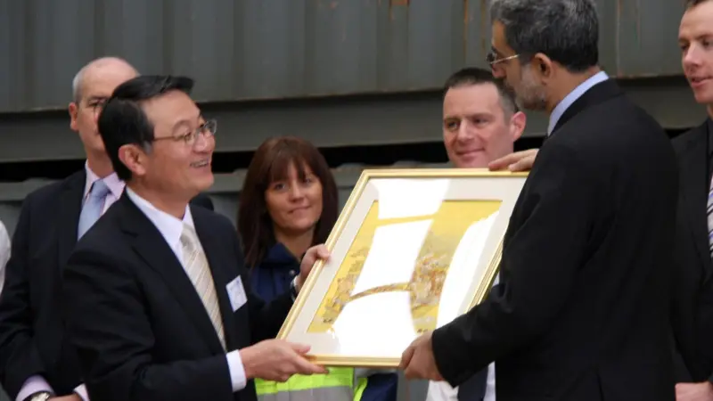 Mr Junichiro Ikeda (left), chairman of MOL Liner receives a momento to commemorate the first ship to berth at London Gateway from DP World chairman Sultan Ahmed Bin Sulayem