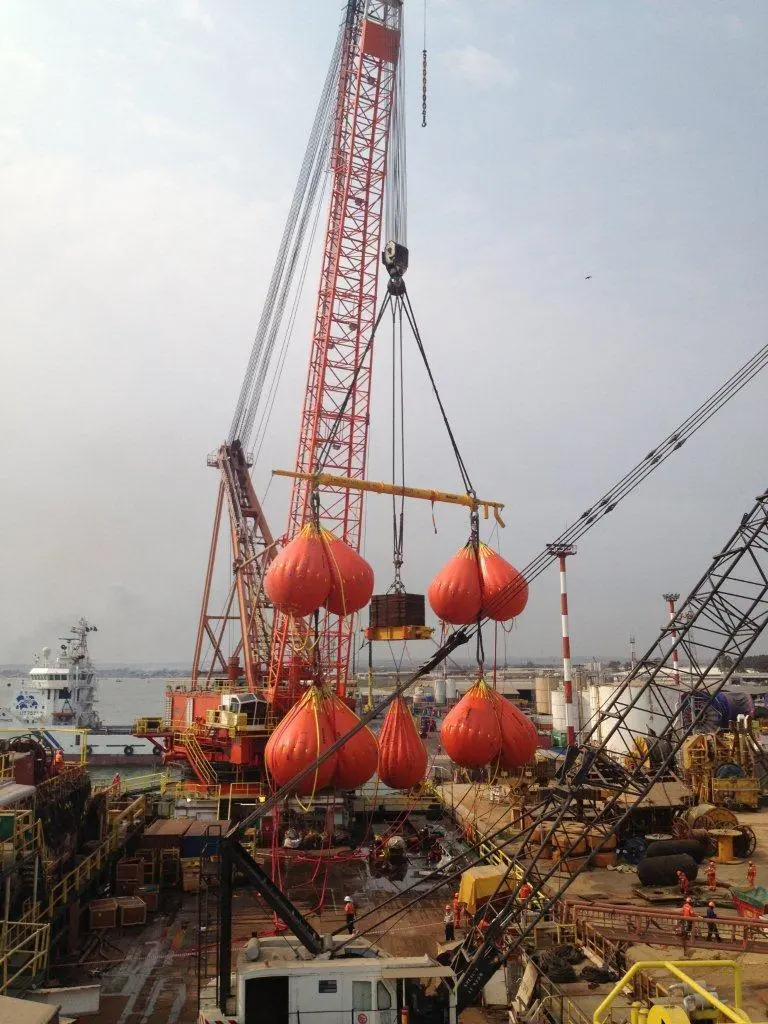 Unique Seaflex manufactures air-filled bags for salvage and installation operations and water-filled bags for testing or ballasting purposes