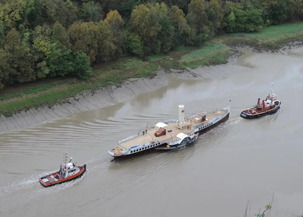 The new Medway Queen left Bristol under tow