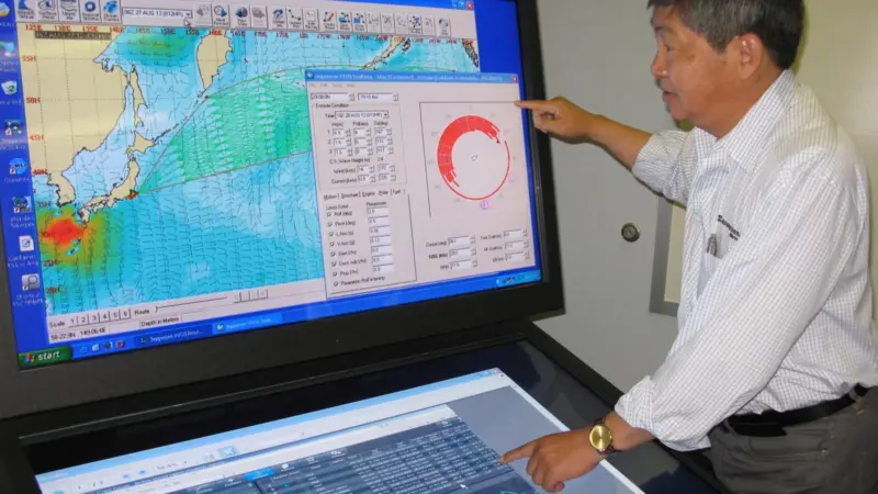 Author Dr Henry Chan supports the development of a mandatory system for the monitoring and reporting of the fuel consumption and CO2 emissions by every individual ship in the commercial world fleet