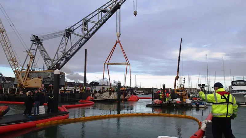 Adler & Allan rapidly deployed skimmers and secondary booming in time to protect upriver nature conservation sites