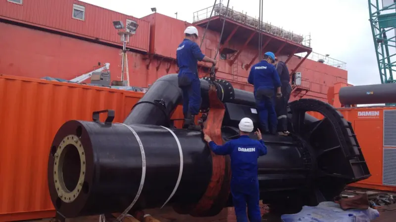 Damen field service engineers at work on the submerged dredge pump, which is integrated in the trailing pipe