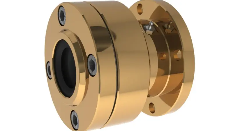 The transmission device serves as both an engine and shaft coupling and as a thrust bearing