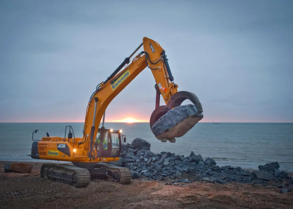 A total of 6,600 tonnes of rock armour, in 3 to 6 tonne units, is being carefully placed on a filter barrier