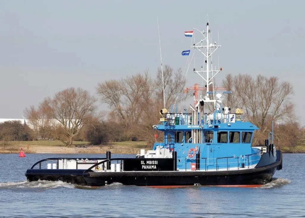 SL Mbissi is an extensively customised Shoalbuster 2508 with electrically powered deck machinery and bow thruster