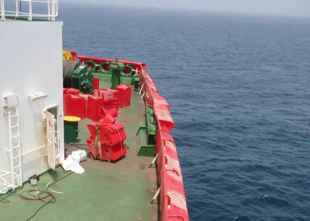 Guardian’s sections are interchangeable between vessels, providing a strong and rigid structure, tailored to fit around fairleads and unique structures