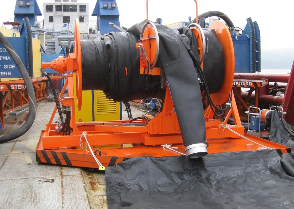 Weir Boom 180 is designed to cope with massive oil spills and oil well “blow-outs
