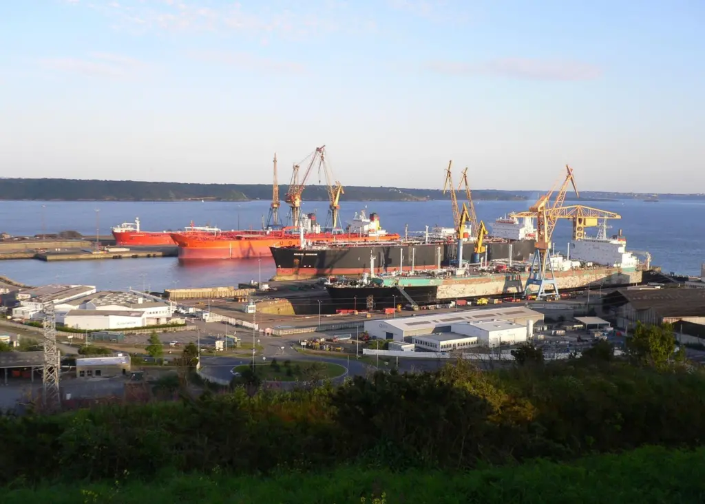 The Damen Shiprepair Brest facilities can accommodate almost any ship in the world