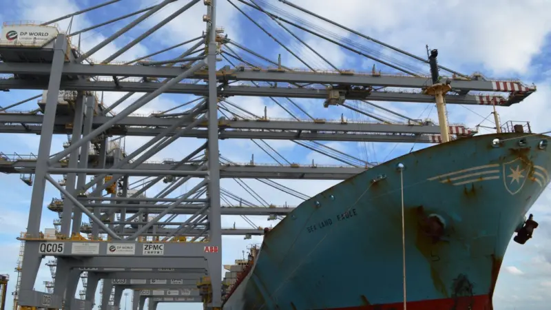 Quay cranes at London Gateway can pick up four twenty foot containers in a single lift