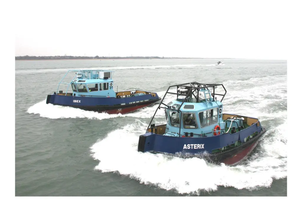 The new and more powerful Asterix, an STu 1205, makes an ideal working partner for the Ibex at Fawley