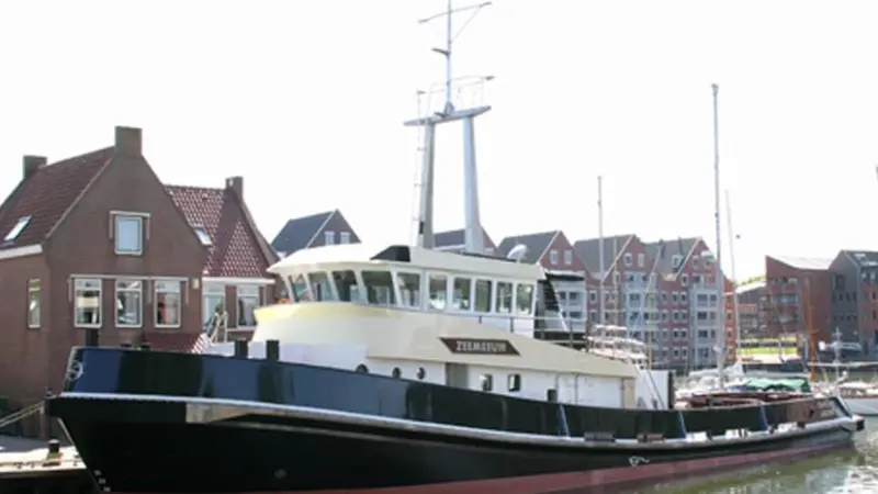'Zeeleeuw' was laid up, unused, until 2010 in the Dutch inland port of Hoorn