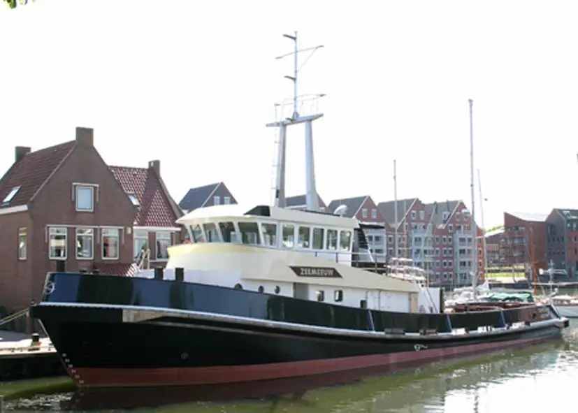 'Zeeleeuw' was laid up, unused, until 2010 in the Dutch inland port of Hoorn