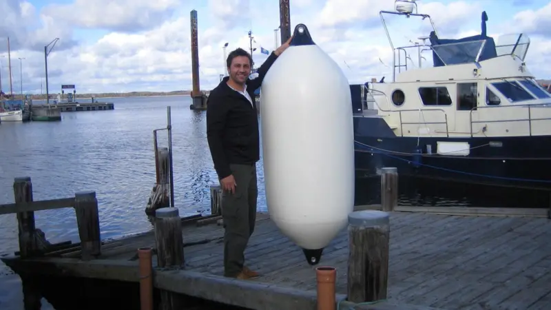Dan-Fender produces the world's largest 'Mega-Fender'