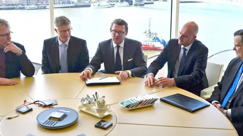 An MOU signing ceremony was held in the KOTUG offices in Rotterdam. left to right: Paul Jamer of AKA, Jim Hyslop of Robert Allan, Ard-Jan Kooren of KOTUG, Evan Willemsen of ROTORTUG and Minister James Moore of the Canadian Government