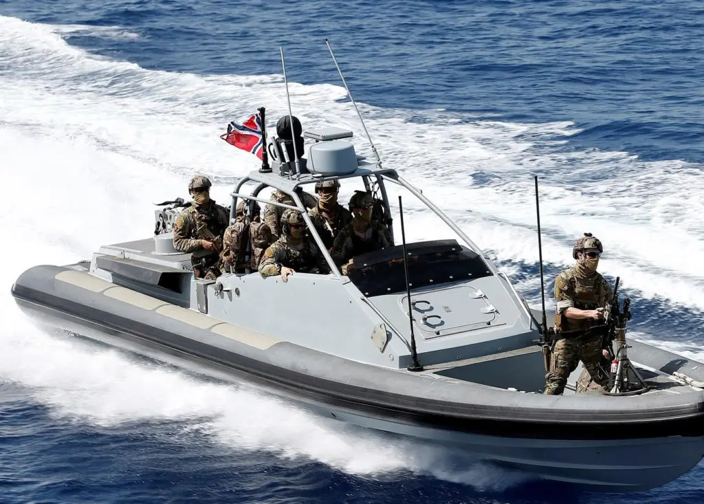 The new AIS 300BF tailor-made for vessels undertaking demanding coast guard, anti-piracy, navy and boarder police operations