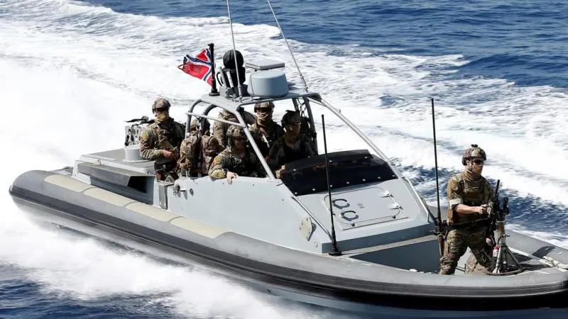The new AIS 300BF tailor-made for vessels undertaking demanding coast guard, anti-piracy, navy and boarder police operations