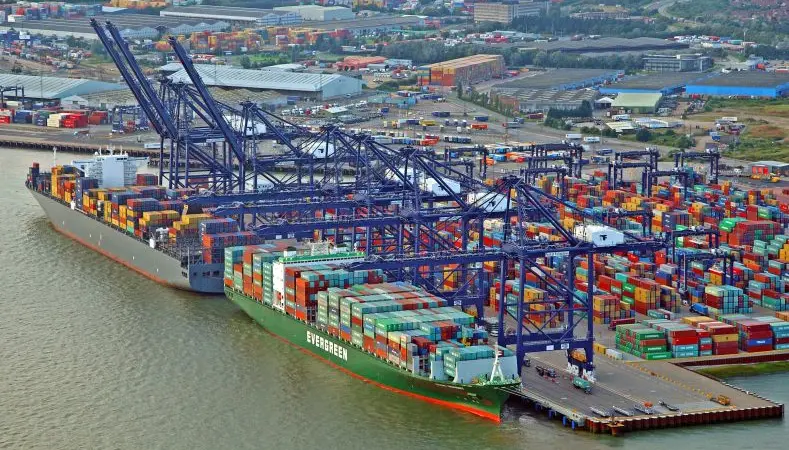 The UK's largest container port of Felixstowe is about to get bigger (VolkerStevin)